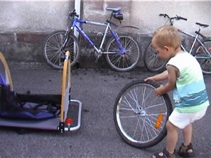 Le nouvel emploi-jeune recruté pour l’entretien des vélos